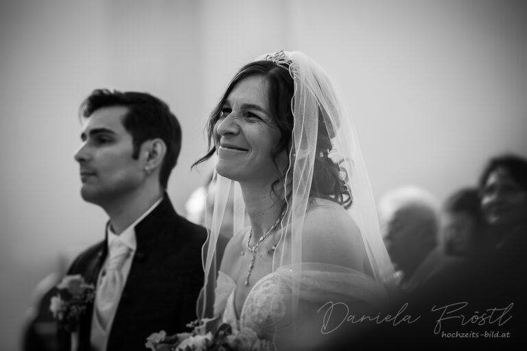 Brautpaar in der Kirche, Hochzeits-bild