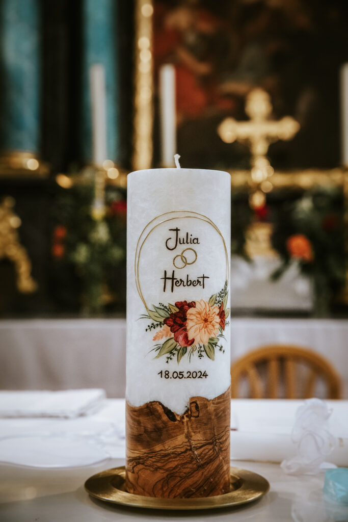 Hochzeitsfotografin Niederösterreich, Hochzeitskerze in der Kirche