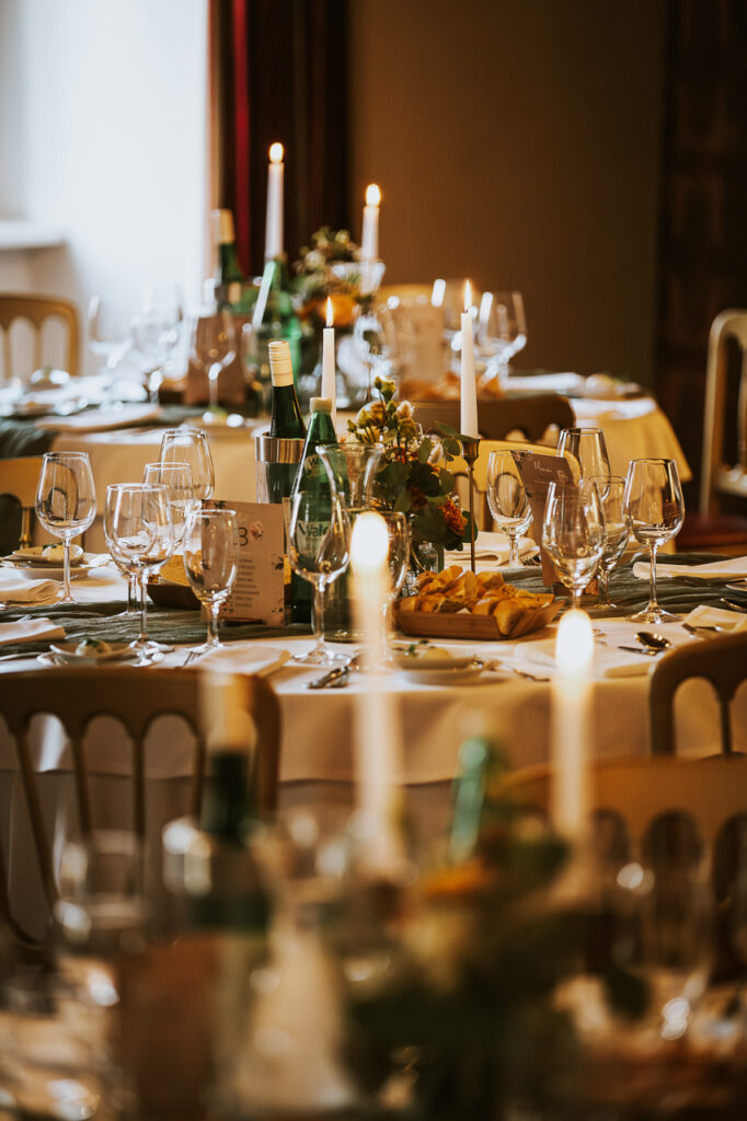 Heiraten im Schloss Ernegg, Hochzeitstafel Schloss Ernegg, Hochzeitsfotografin Niederösterreich