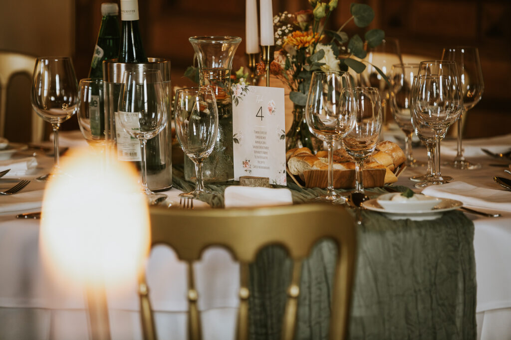 Heiraten im Schloss Ernegg, Hochzeitstafel Schloss Ernegg, Hochzeitsfotografin Niederösterreich