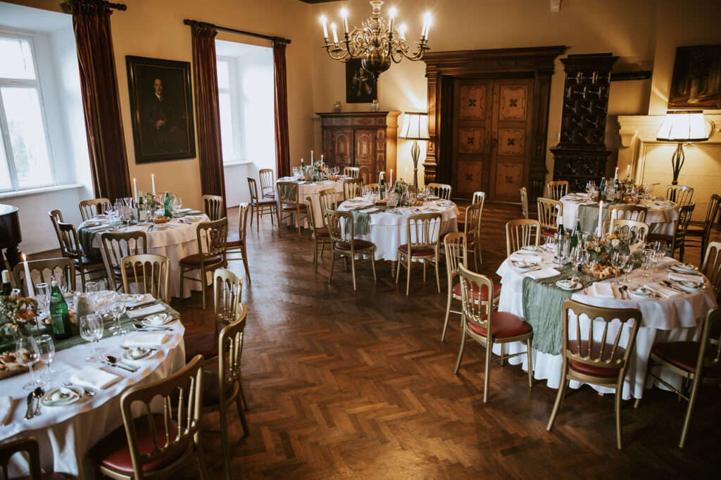 Heiraten im Schloss Ernegg, Hochzeitstafel Schloss Ernegg, Hochzeitsfotografin Niederösterreich