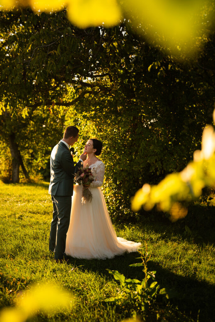 Paarshooting im Sonnenuntergang, Hochzeit in Niederösterreich, Fotografin Nö