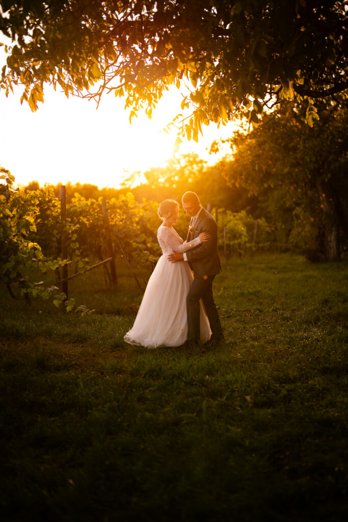 Paarshooting im Sonnenuntergang, Hochzeit in Niederösterreich, Hochzeitsfotografin Nö