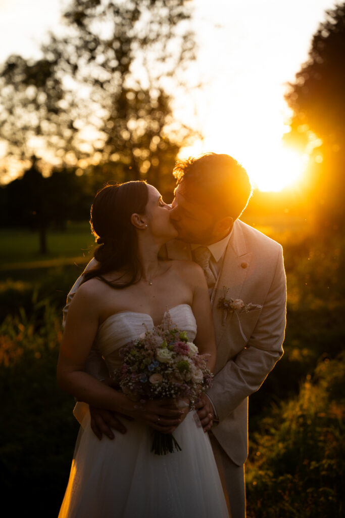 Fotografin Hochzeit NÖ, Hochzeit Schloss Ernegg, Paarshooting bei Sonnenuntergang